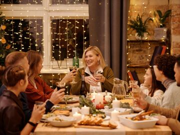 Familia en la cena navideña Familia en la cena navideña