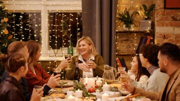 Familia en la cena navideña