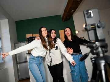 La juventud que se expone y la administración que regula