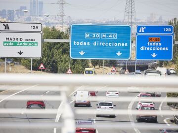  Las principales carreteras españolas registran tráfico en aumento en el inicio del puente de Santiago