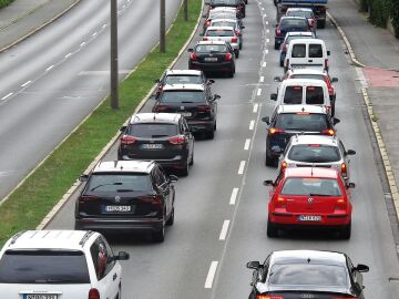 Nueva señal de la DGT: así controlará la distancia de seguridad con radares en autopistas y autovías