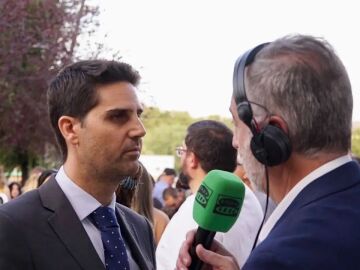 Emilio Viciana, con Carlos Alsina en ‘Más de uno’, sobre las pantallas digitales en los colegios: “En Infantil y Primaria, se limita el tiempo de uso y se elimina el uso individual”