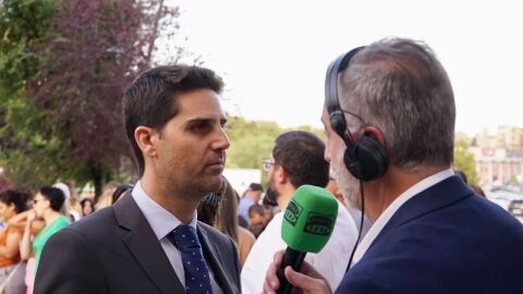 Emilio Viciana, con Carlos Alsina en ‘Más de uno’, sobre las pantallas digitales en los colegios: “En Infantil y Primaria, se limita el tiempo de uso y se elimina el uso individual”