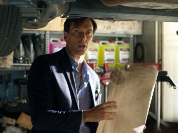 Álvaro descubre un secreto de la colección Hurtado que amenaza la venganza, mañana en 'La Encrucijada' de Antena 3