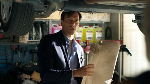 Álvaro descubre un secreto de la colección Hurtado que amenaza la venganza, mañana en 'La Encrucijada' de Antena 3