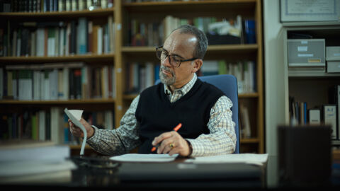 Se rueda en Asturias ‘El profesor’, la nueva película de Atresmedia Cine dirigida por Daniel Castro y protagonizada por Javier Gutiérrez Se rueda en Asturias ‘El profesor’, la nueva película de Atresmedia Cine dirigida por Daniel Castro y protagonizada por Javier Gutiérrez