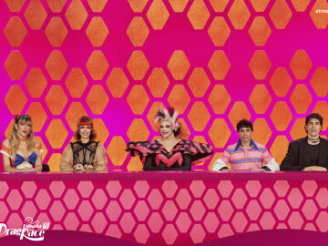 Las reinas se enfrentan en ‘Drag Race España’ a un reto de improvisación con Abril Zamora, este domingo en atresplayer Las reinas se enfrentan en ‘Drag Race España’ a un reto de improvisación con Abril Zamora, este domingo en atresplayer