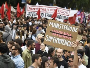 Raúl Flores, secretario técnico de la Fundación Foessa, con Carlos Alsina en ‘Más de uno’: “La vivienda es el epicentro de la desigualdad en España”