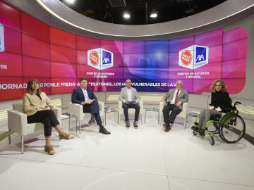 Expertos reunidos por PONLE FRENO apuestan por la recuperación de las ciudades para los peatones