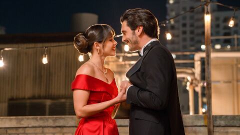 Nova abre este sábado las puertas de ‘Velvet, el nuevo imperio’, la adaptación americana del gran éxito ‘Velvet’, con Yon González a la cabeza Nova abre este sábado las puertas de ‘Velvet, el nuevo imperio’, la adaptación americana del gran éxito ‘Velvet’, con Yon González a la cabeza