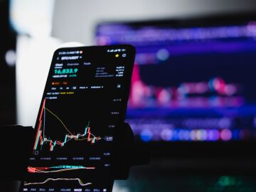 &iquest;Seguir consejos financieros de un influencer? Piensa dos veces antes de invertir