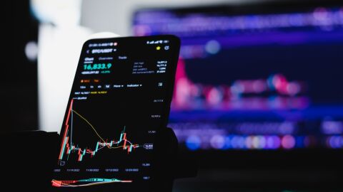 ¿Seguir consejos financieros de un influencer? Piensa dos veces antes de invertir ¿Seguir consejos financieros de un influencer? Piensa dos veces antes de invertir