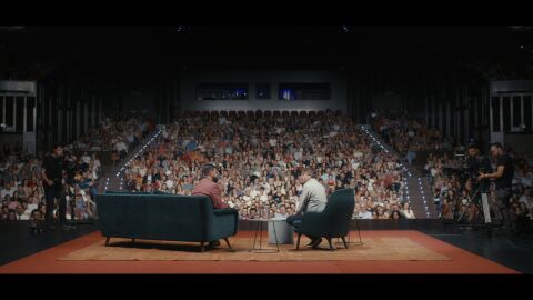 Jordi &Eacute;vole entrevista a Manu S&aacute;nchez en Sevilla en un evento ante m&aacute;s de 2.000 personas, en 'Lo de &Eacute;vole', este domingo, en laSexta