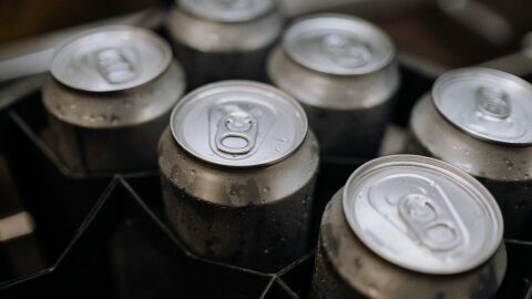 El peligro de las bebidas energ&eacute;ticas, el Gobierno alerta sobre el consumo masivo y la mezcla con alcohol