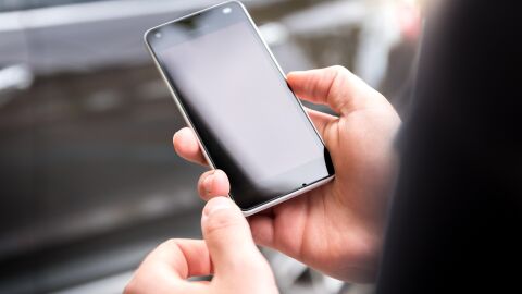 El acoso en redes como arma de control; el informe que alerta sobre el impacto de la violencia digital en ocho de cada diez mujeres menores de edad