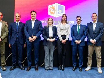 De izda. a dcha. Javier Olave, Mart&iacute;nez-Sicluna, Josep Alfonso, Patricia P&eacute;rez, Ana Montalb&aacute;n, &Aacute;lvaro G&oacute;mez e I&ntilde;aki Lerga