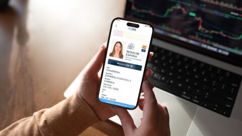 Espa&ntilde;a activa la identidad digital: el DNI en el m&oacute;vil ya es oficial