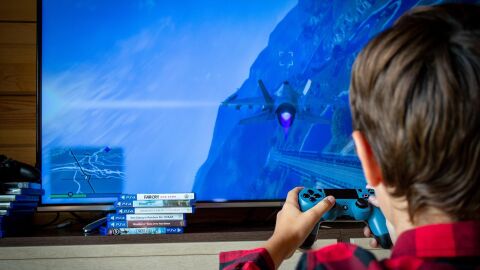 La adolescencia que se encierra: noches en pantalla, días dormidos y un aislamiento que preocupa La adolescencia que se encierra: noches en pantalla, días dormidos y un aislamiento que preocupa