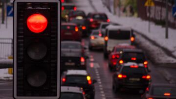 El coche compartido se presenta como la solución para reducir la contaminación y el colapso en los accesos a las grandes ciudades El coche compartido se presenta como la solución para reducir la contaminación y el colapso en los accesos a las grandes ciudades