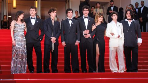 ‘La bola negra’, la nueva película de Javier Calvo y Javier Ambrossi, deslumbra en su première mundial del Festival de Cannes ‘La bola negra’, la nueva película de Javier Calvo y Javier Ambrossi, deslumbra en su première mundial del Festival de Cannes