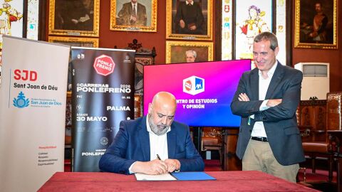 Jaime Martínez, alcalde de Palma e Iñaki Lerga, director Centro de Estudios Ponle Freno-Axa Jaime Martínez, alcalde de Palma e Iñaki Lerga, director Centro de Estudios Ponle Freno-Axa