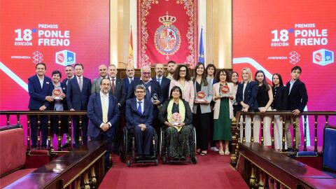 Foto de familia de los ganadores de la 18 edici&oacute;n de los Premios Ponle Freno