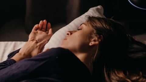 Cerca del 60% de los españoles duerme menos de 7 horas: por qué cada vez nos cuesta más descansar bien Cerca del 60% de los españoles duerme menos de 7 horas: por qué cada vez nos cuesta más descansar bien