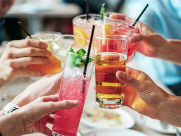 El riesgo de hipertensión en personas adultas es causado por el consumo excesivo de bebidas azucaradas durante la infancia El riesgo de hipertensión en personas adultas es causado por el consumo excesivo de bebidas azucaradas durante la infancia