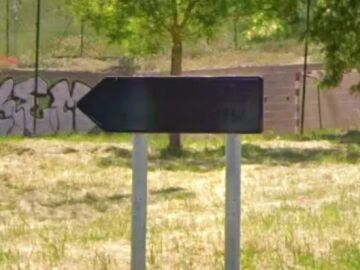 Una se&ntilde;al informativa ilegible dificulta la orientaci&oacute;n