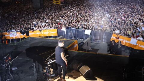 Pablo López, en un concierto de Europa FM en las fiestas del Pilar de Zaragoza. Pablo López, en un concierto de Europa FM en las fiestas del Pilar de Zaragoza.