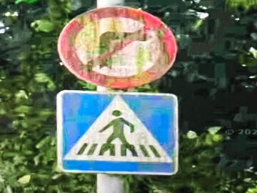 Señals en mal estado en la calle María Zmabrano de Avilés Asturias Señals en mal estado en la calle María Zmabrano de Avilés Asturias