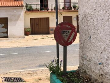 Señal de STOP deteriorada Señal de STOP deteriorada