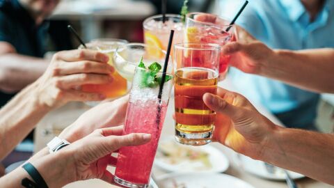 El alcohol en verano: m&aacute;s consumo, m&aacute;s riesgos y menos percepci&oacute;n del peligro
