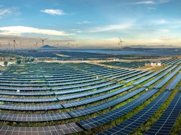 Los nuevos centros de datos deber&aacute;n consumir al menos un 80% de energ&iacute;a renovable