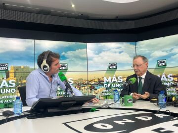 Juan Jesús Vivas durante la entrevista con Rafa Latorre en Más de uno Juan Jesús Vivas durante la entrevista con Rafa Latorre en Más de uno