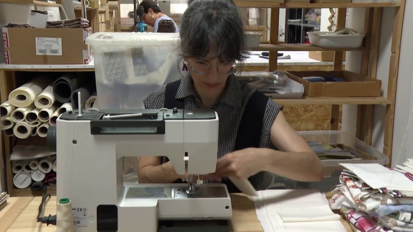Cecilia, la artesana que convierte la naturaleza en pequeñas piezas con historia Cecilia, la artesana que convierte la naturaleza en pequeñas piezas con historia
