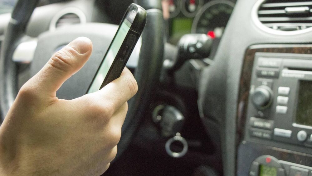 La DGT lanza una nueva campa&ntilde;a contra las distracciones al volante, la primera causa de siniestros mortales