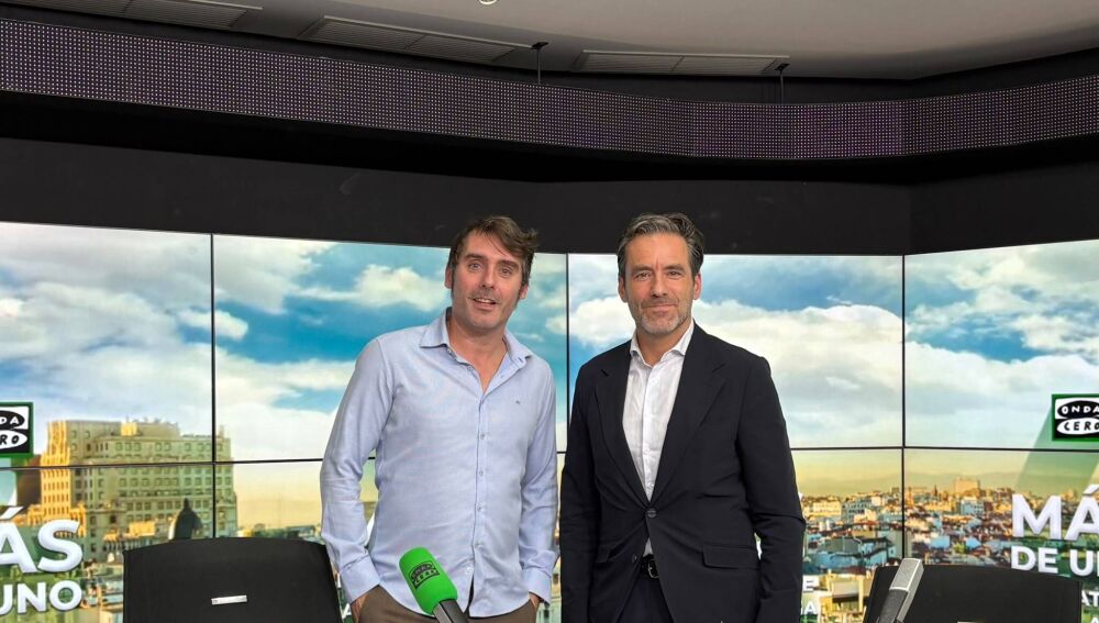 Borja Semper posa con Rafa Latorre antes de la entrevista en Más de uno Borja Semper posa con Rafa Latorre antes de la entrevista en Más de uno/ Gabriel García
