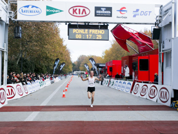 Minuto 17,25 llegada del segundo clasificado en la modalidad de 5 km 
