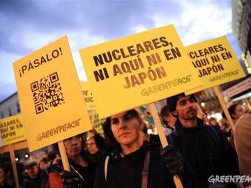 Manifestantes contra la energía nuclear 