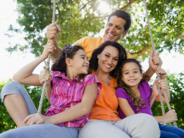 Familia jugando