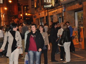 Ambiente de la calle de San Nicolás por noche