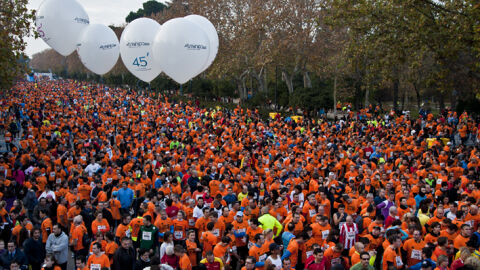 Miles de corredores esperan el pistoletazo de salida