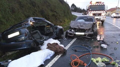 Fotografía facilitada por los bomberos de Arzúa del accidente ocurrido