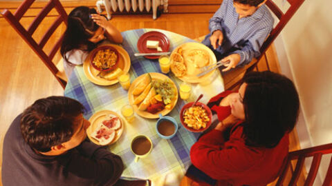 Desayuno saludable en familia Desayuno saludable en familia