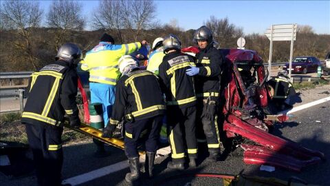 Labores de rescate en un accidente de tráfico