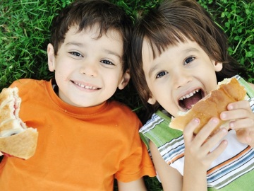 En verano los niños deben llevar una alimentación fresca y sana