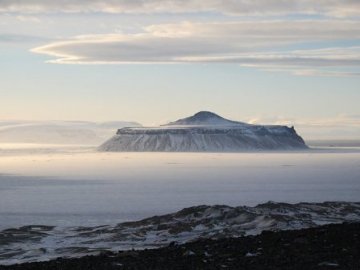 Volcan sobre el hielo