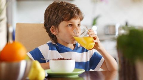 Zumos de frutas para crecer fuertes y sanos Zumos de frutas para crecer fuertes y sanos