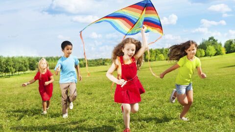 Los ni&ntilde;os realizan m&aacute;s ejercicio f&iacute;sico con amigos